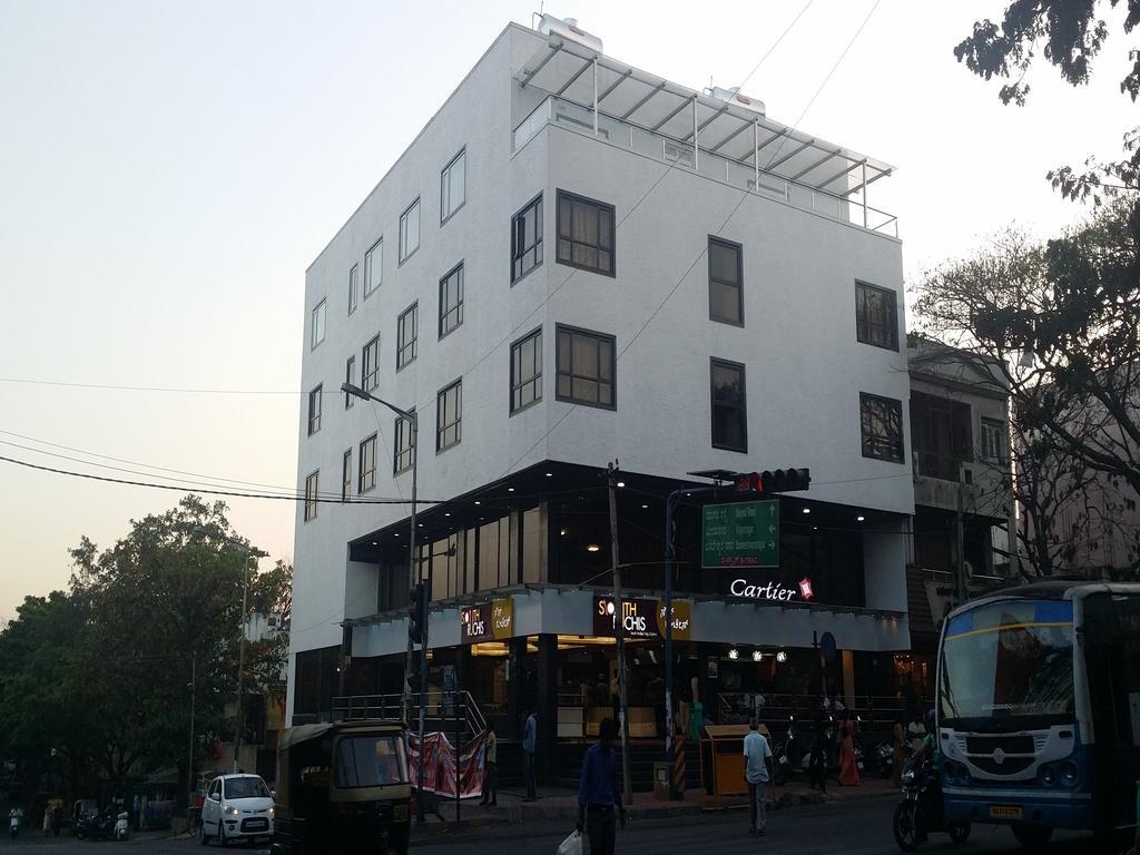 Cartier Biznotel Bangalore Exterior foto